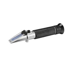 REFRACTOMETER FOR READING SALINITY WITH CALIBRATION FLUID